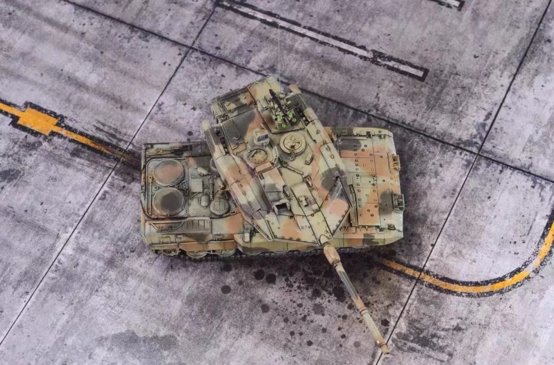 1/72 ドイツ主力戦車 レオパルト２A7 組立塗装済完成品 _画像6