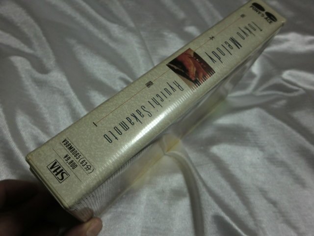 (G) VHS ビデオテープ (何点購入しても同送料) 坂本龍一 / Tokyo Melody / VHS 希少！ハガキ付/ライナー付の画像5