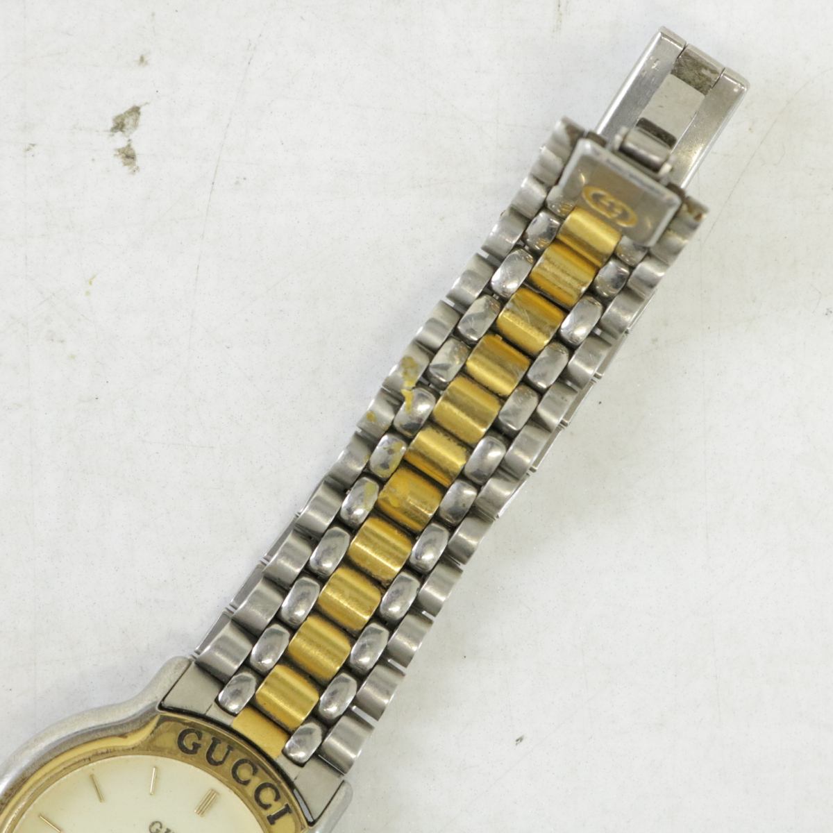 【デイト品】Gucci 8000M 0024974 腕時計 グッチ ゴールド文字盤 純正ベルト オシャレ コーディネート ファッション 003FCFR26_画像3