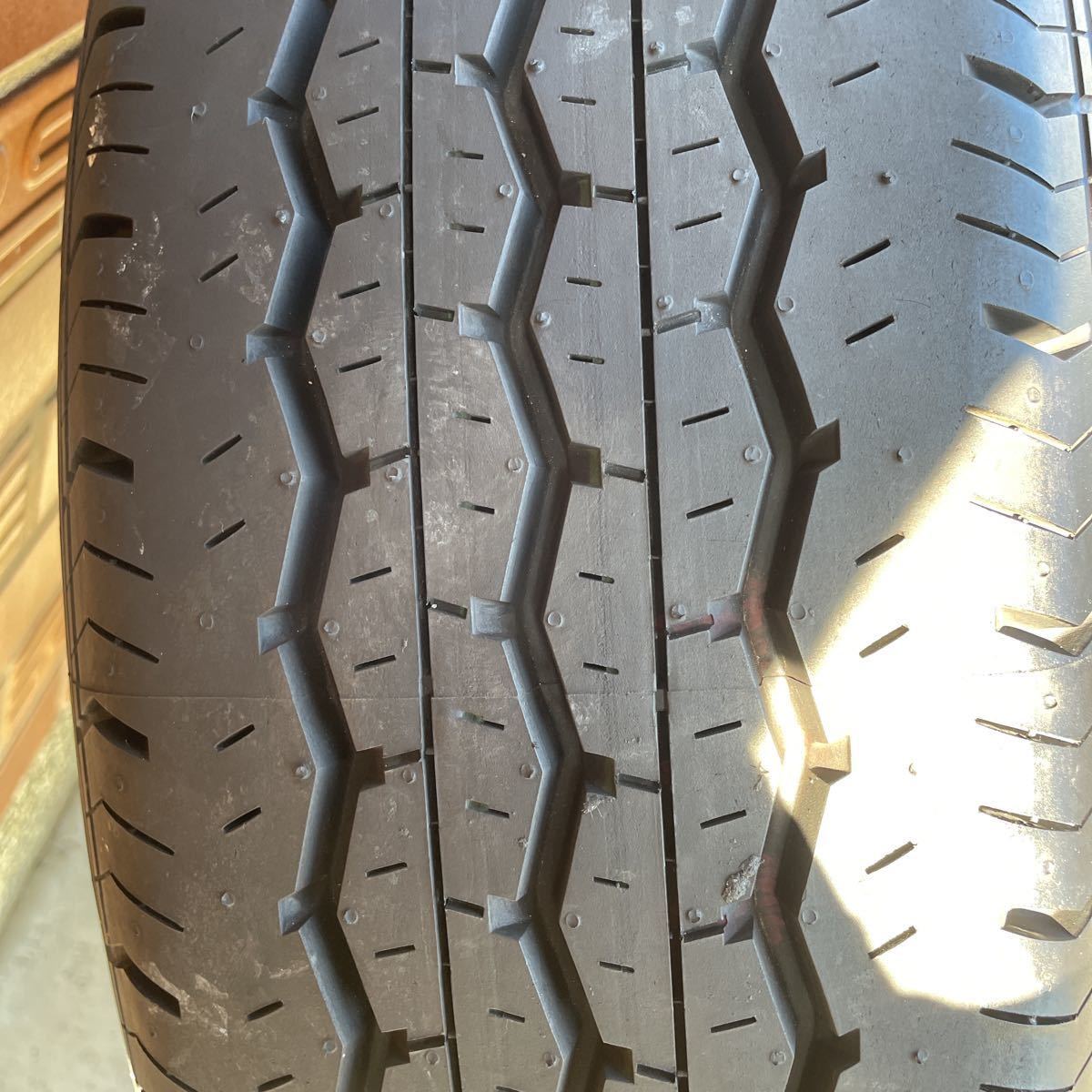 新車外しトヨタ 200系 ハイエース 純正 195/80R15 107/105L BRIDGESTONE ECOPIA RD613・15インチ 新品キャップ付き製造2023年23週（T-5） _画像9