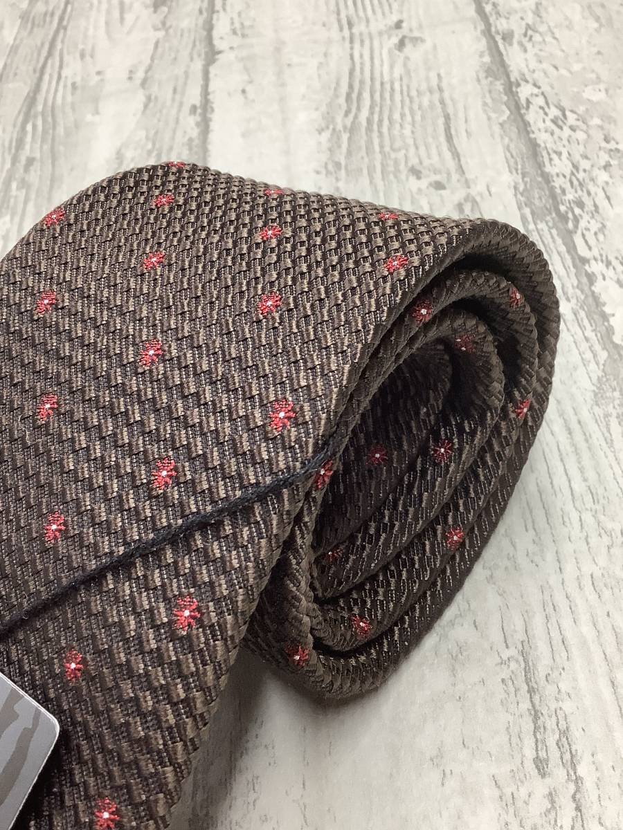 新品未使用　ミチコロンドン　日本製ネクタイ　お買い得 ブラウン系　かわいい小柄　_画像3