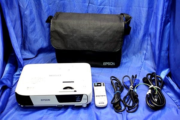 ★輝度3200lm/1028h・78h★ EPSON/エプソン 液晶プロジェクター ◆EB-W31/リモコン・HDMI・VGAケーブル・ケース付き◆ 48002Y_画像1