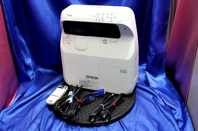 ★輝度3500lm/投影OK EPSON/エプソン 液晶プロジェクター ★EB-680/リモコン＆HDMI・VGAケーブル付き★ 48067Ｙの画像1