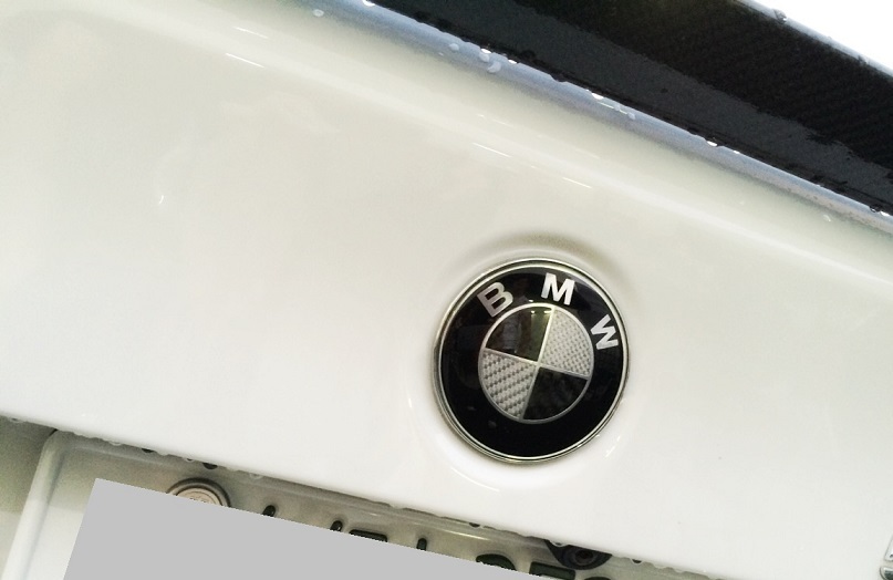 BMW black silver carbon 82 millimeter emblem / bonnet bachi/ trunk bachi/E87/E88/E89/E90/E91/E92/M3/ ornament bachi/ black carbon 