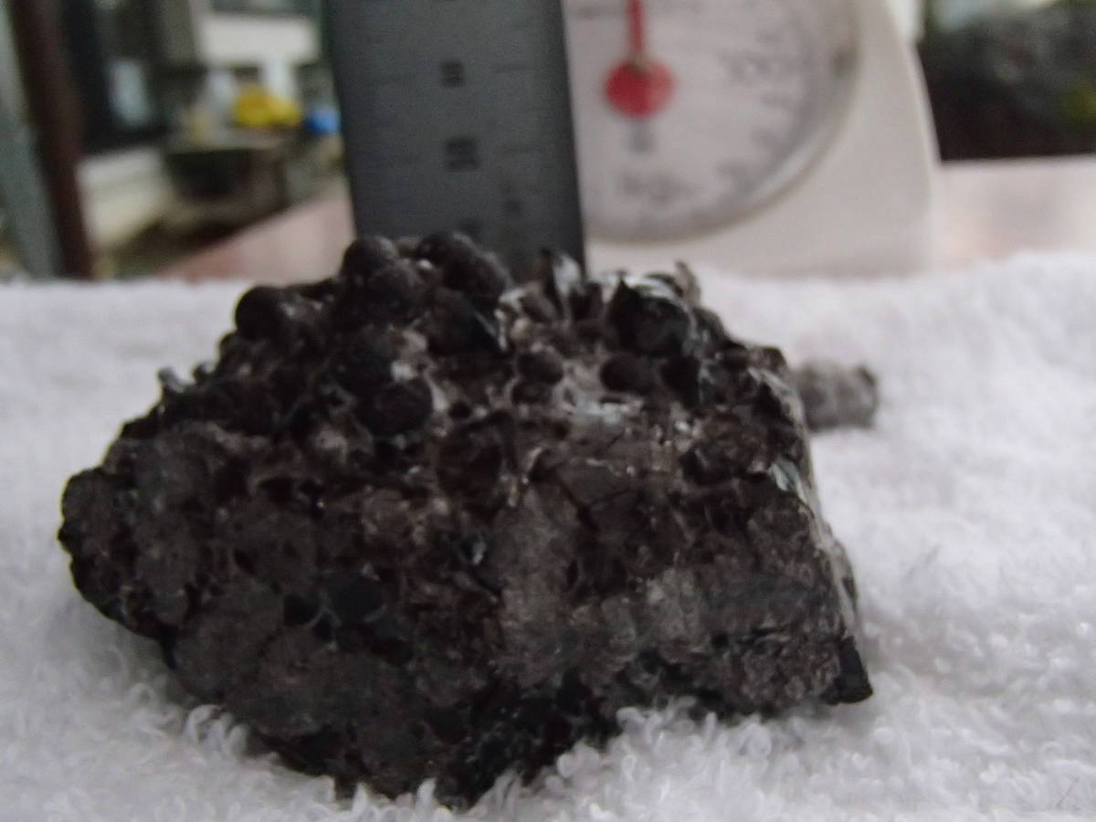 和田峠の黒曜石　クリストバル石・方珪石（ほうけい）・クリストバライト　サイズ約7×6×5センチ　重量約200グラム_画像8