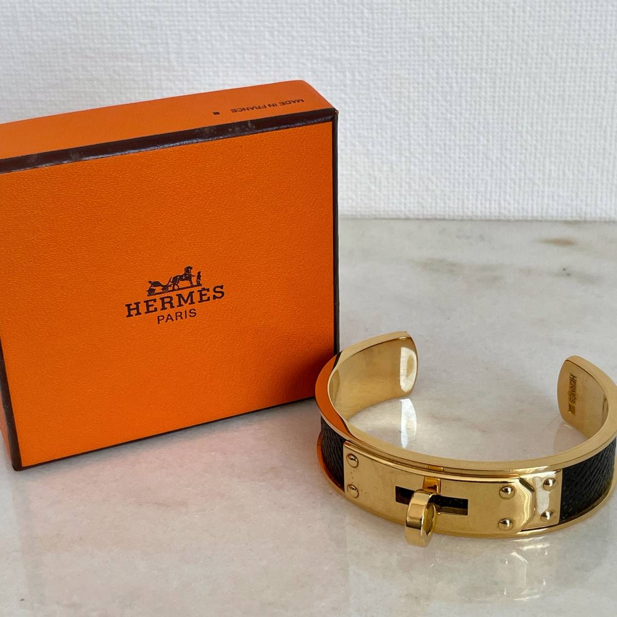 ☆状態良 HERMES エルメス ケリーバングル ゴールド×黒 ブレスレット 革 リザード 箱付き