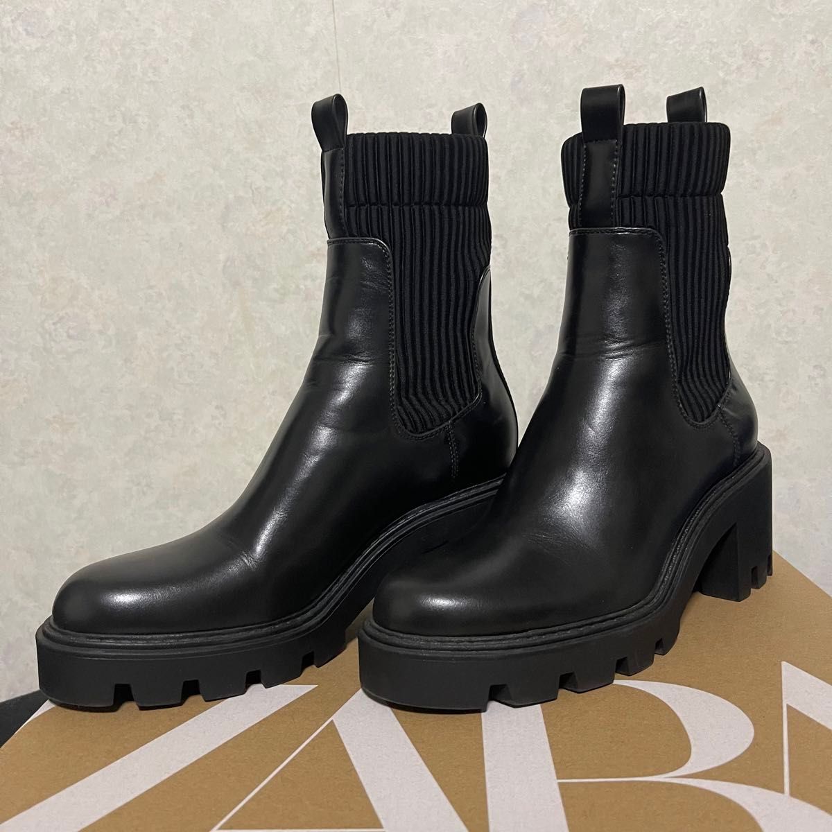 美品】ZARA ヒールトラックソール付きソックスブーツ ブーツ 美品】ZARA ヒールトラックソール付きソックスブーツ ブーツ