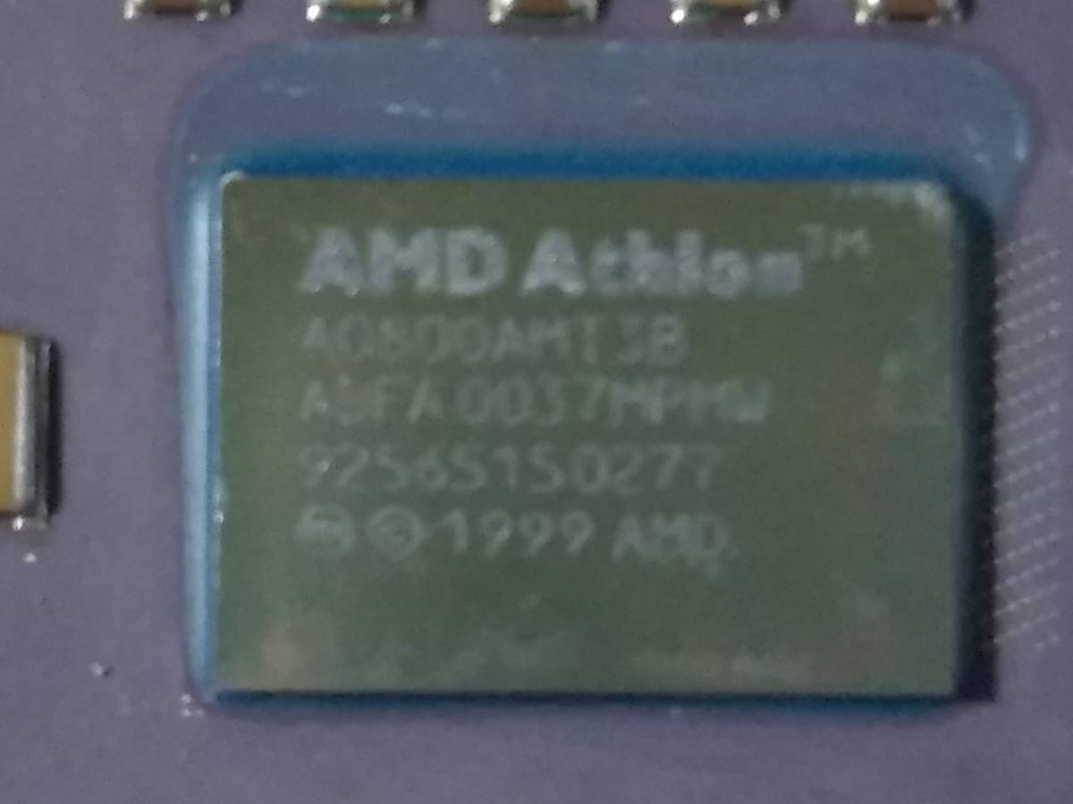 AMD Athlon 800MHz A0800AMT3B Thunderbird (サンダーバード) Socket A (462)_グリスの腐食の痕