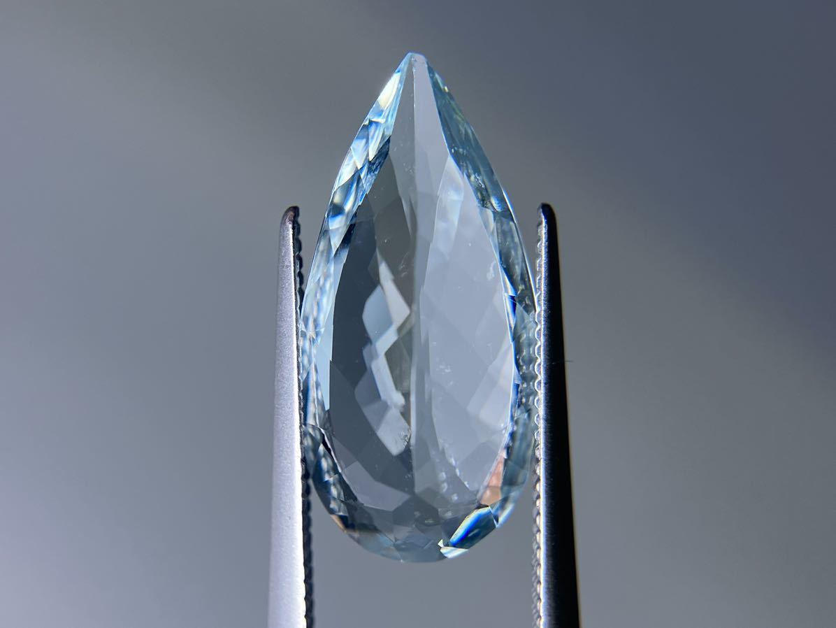  драгоценнный камень so-ting имеется натуральный аквамарин 5.58ct длина 18.1.× ширина 8.8.× высота 6.9.3217S