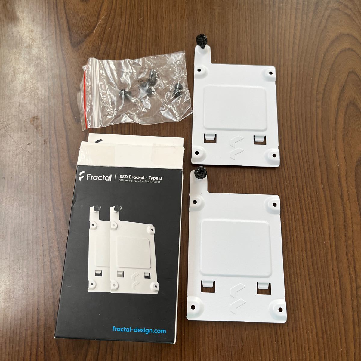 512p0110☆ Fractal Design SSD Tray kit Type-B SSDブラケット2枚セット White 2.5インチドライブ対応 FD-A-BRKT-002 CS7783