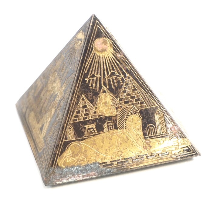 神秘的な雰囲気の繊細な彫刻が素晴らしい逸品！エジプトビンテージ ピラミッド オブジェ 3個セット 彫刻 お土産品 1990年代 KEK512_画像8