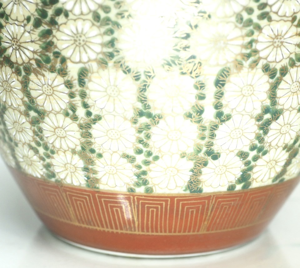 モダンで優美な色彩が魅力的！昭和ビンテージ 加賀九谷焼 菊小紋 花瓶 花器 1970年代 KEN512_画像4