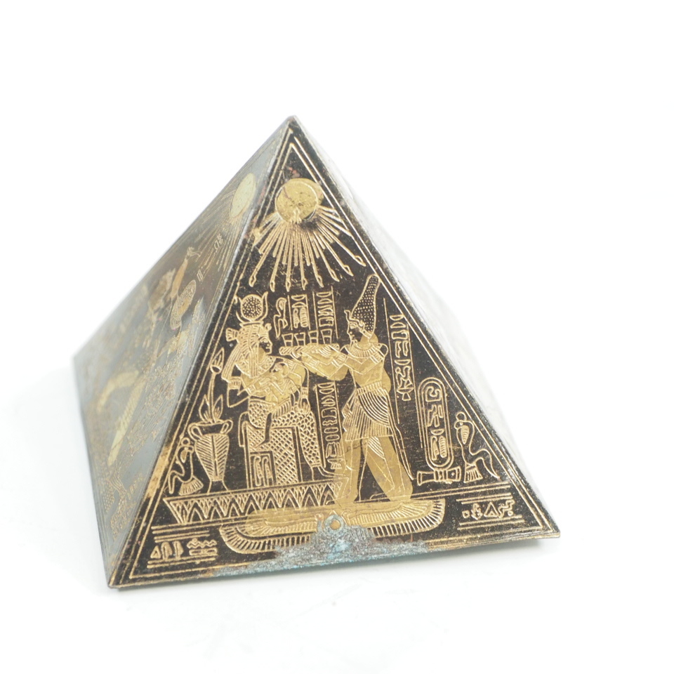 神秘的な雰囲気の繊細な彫刻が素晴らしい逸品！エジプトビンテージ ピラミッド オブジェ 3個セット 彫刻 お土産品 1990年代 KEK512_画像7
