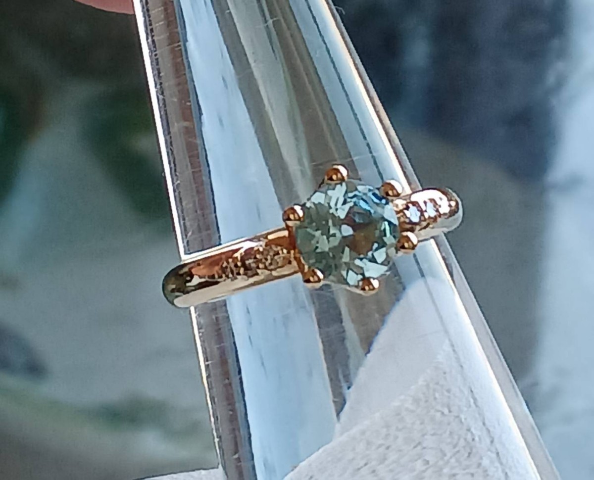 K 18 Gold aquamarine with diamond ring #10 a little over 