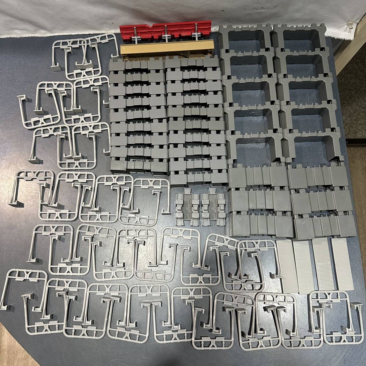 プラレールアドバンス 情景部品 駅 架線柱 橋脚 橋下駄 など 大量 まとめ売り タカラトミー プラレール A03_画像1