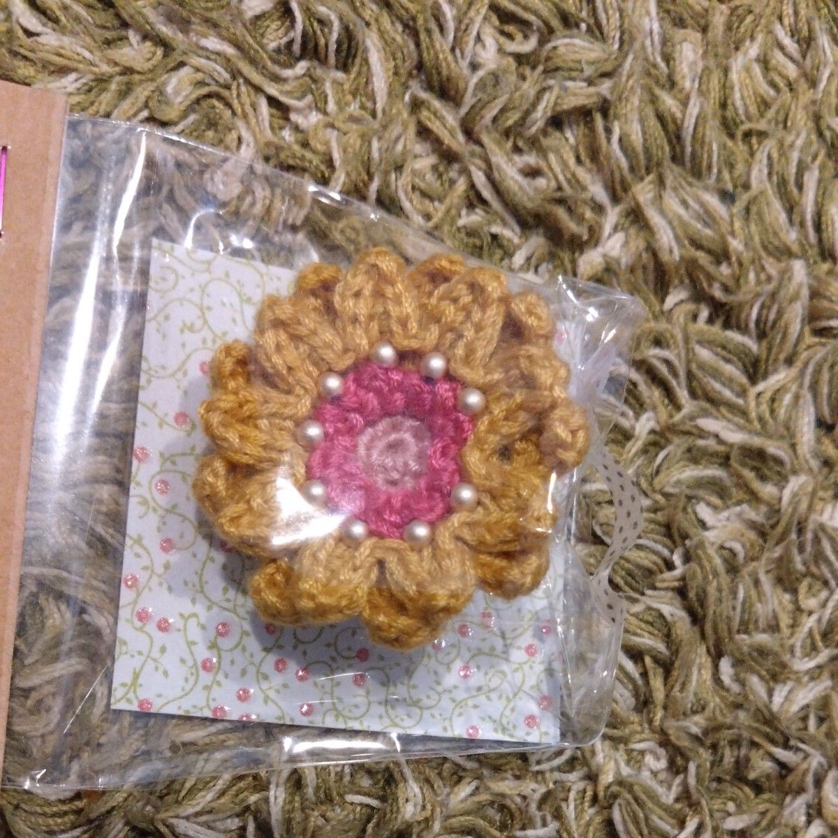 パールビーズのヘアゴム＆編み花のブローチ☆ハンドメイド