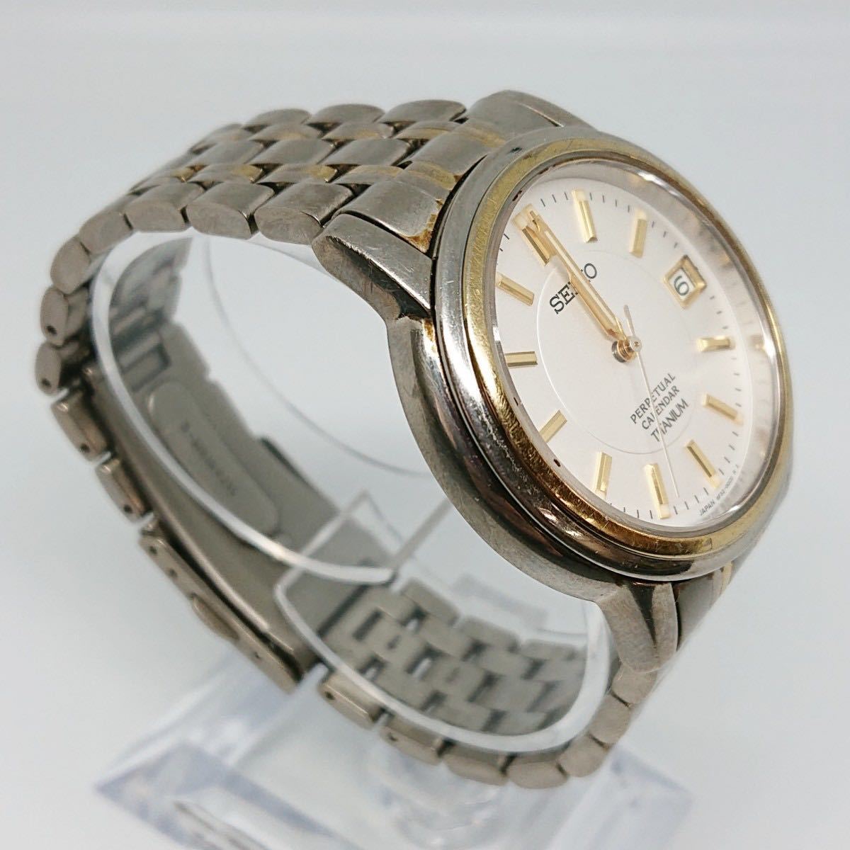 『SEIKO セイコー 8F32-00A0 パーペチュアルカレンダー 』 デイト クォーツ チタン ゴールド ホワイト文字盤 メンズ 腕時計 チタニウム_画像4