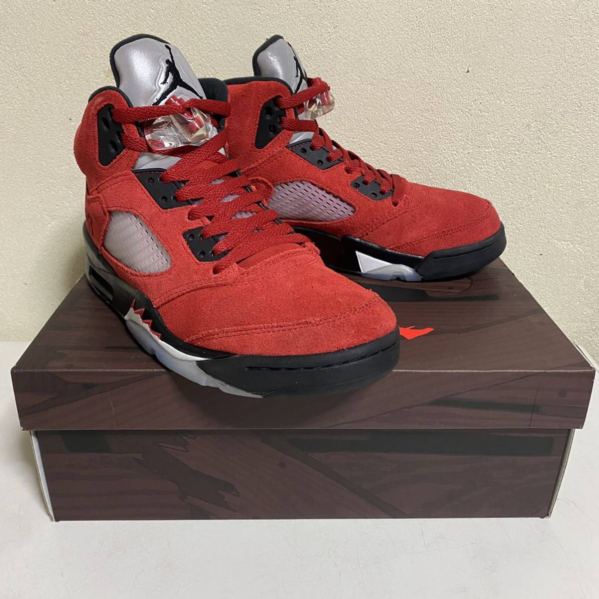 美品！2020年製 NIKE / ナイキ AIR JORDAN5 レトロ Toro Bravo US8 / 26cm シューストッパー 黒タグ 元箱付き 付属品アリ