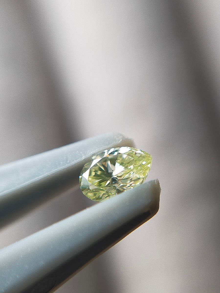 天然ダイヤモンド カラーダイヤ FANCY LIGHT YELLOW GREEN CGLソーティング 天然 NATURAL 0.126ct SI1 グリーンダイヤ ファンシーカラー
