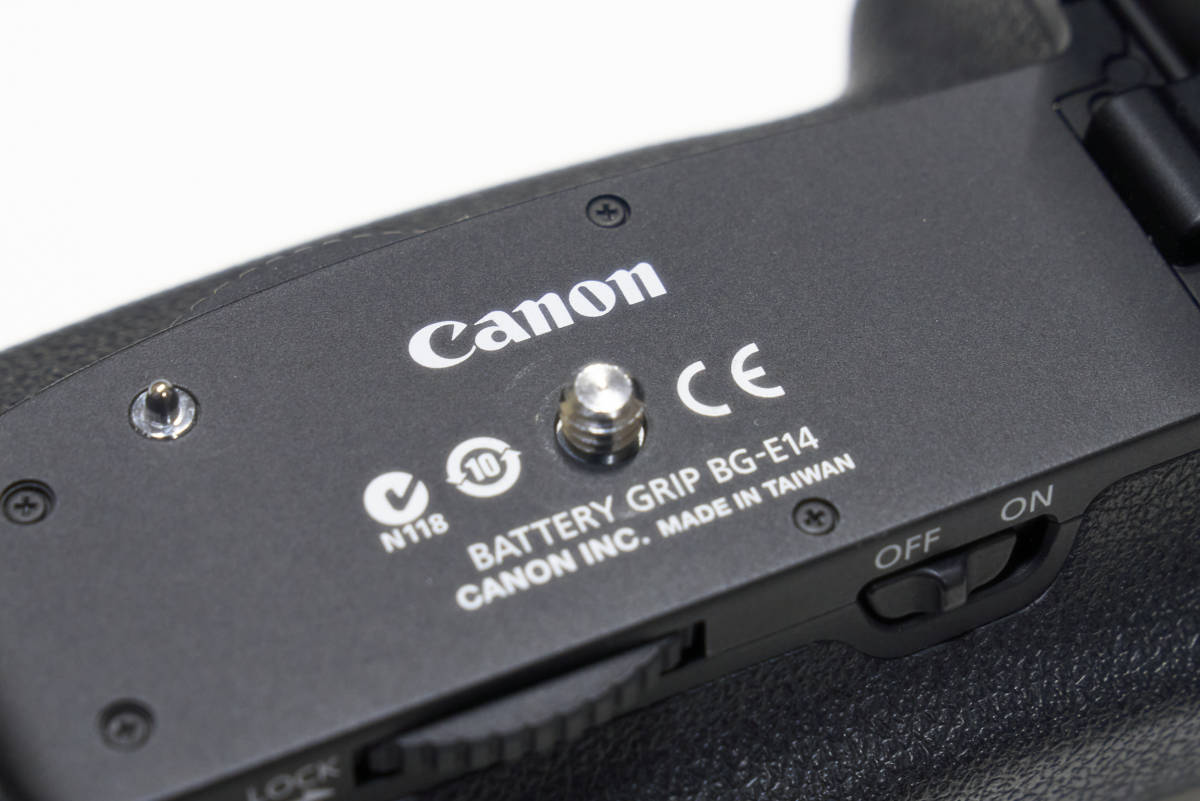 Canon キヤノン バッテリーグリップ BG-E14【EOS 70D 80D 90D】バッテリー2個搭載でカメラの使用時間2倍！純正単三電池ホルダー付き！_画像3