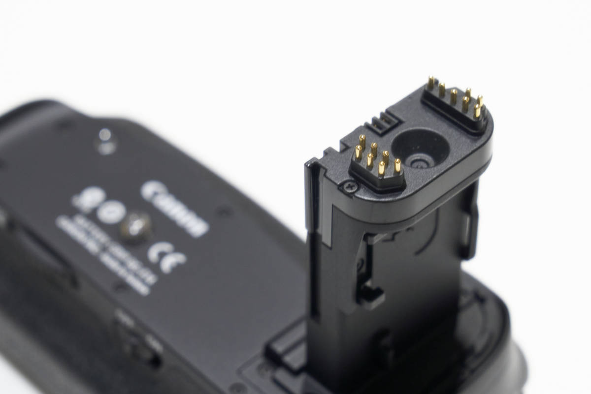 Canon キヤノン バッテリーグリップ BG-E14【EOS 70D 80D 90D】バッテリー2個搭載でカメラの使用時間2倍！純正単三電池ホルダー付き！_画像4
