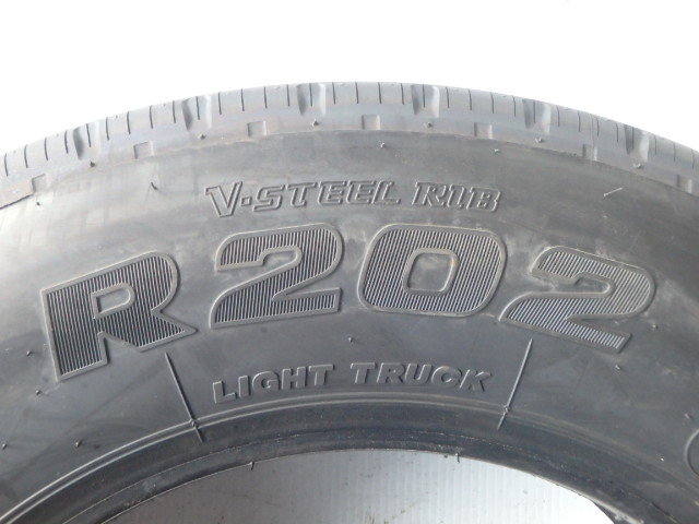 ブリヂストン R202 ECOPIa 205/75R16 113/111L 中古 9.9分山 2本セット サマータイヤ 2022年製_画像2