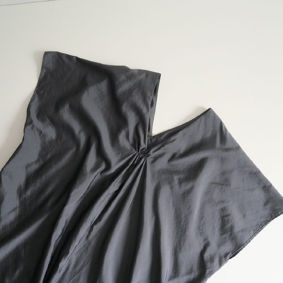 2023 / 未使用 / evam eva エヴァムエヴァ/ silk one-piece シルクワンピース M / E231T063 / 2305-1367 2023 / 未使用 / evam eva エヴァムエヴァ/ silk one-piece シルクワンピース M / E231T063 / 2305-1367