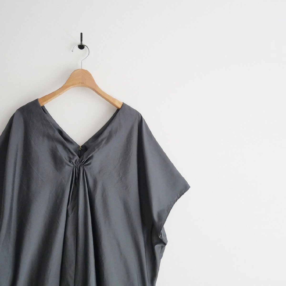 2023 / 未使用 / evam eva エヴァムエヴァ/ silk one-piece シルクワンピース M / E231T063 / 2305-1367 2023 / 未使用 / evam eva エヴァムエヴァ/ silk one-piece シルクワンピース M / E231T063 / 2305-1367