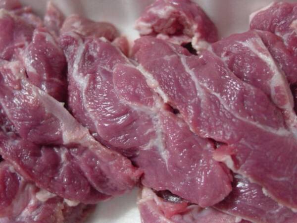 新鮮ホルモン売り上げナンバー1!!安心・安全・信頼の北海道産豚 【豚かしら肉（コメカミ こめかみ 頭肉）1kg】国産 カシラ あたま肉 北海道_北海道ブランドの新鮮な豚のコメカミです。