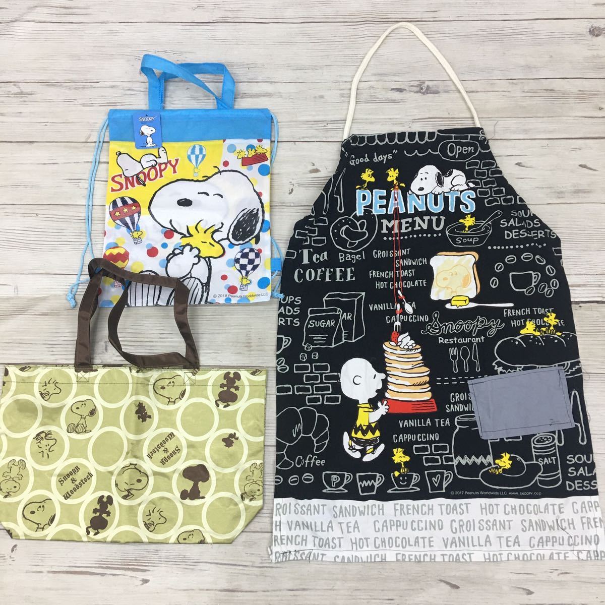 □12-75 PEANUTS スヌーピー SNOOPY 34点 まとめ 服 ベビー キッズ レディース 子供用 大人用 グッズ カバン USJ ロンパース 中古 _画像10