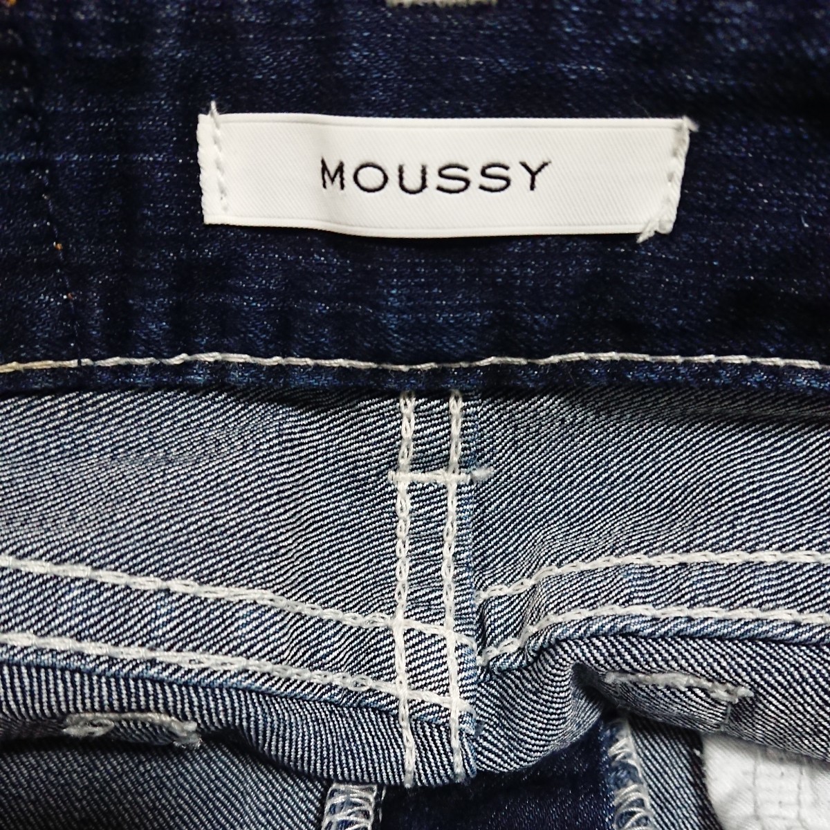 良品 moussy マウジー スキニー系 スリム ストレート 美脚 ボトムス ジーンズ デニムパンツ インディゴ ユーズド加工 24 ストレッチ 人気_画像5