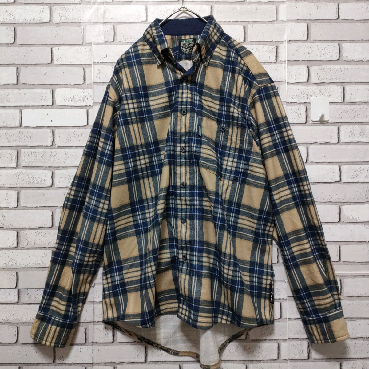 AIGLE（エーグル） ボタンダウンチェックシャツ S ベージュ×青 美品（De1） 長袖 ネルシャツ裏地（宅急便コンパクト）③_画像2