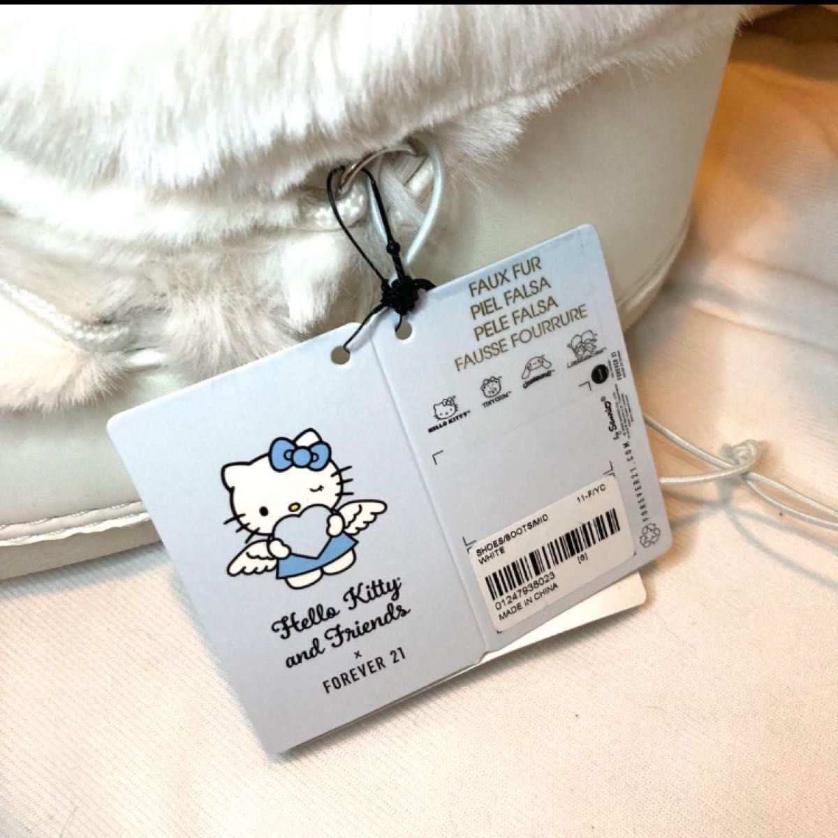新品未使用 24cm Forever21 ハローキティ もこもこブーツ 新品未使用 24cm Forever21 ハローキティ もこもこブーツ