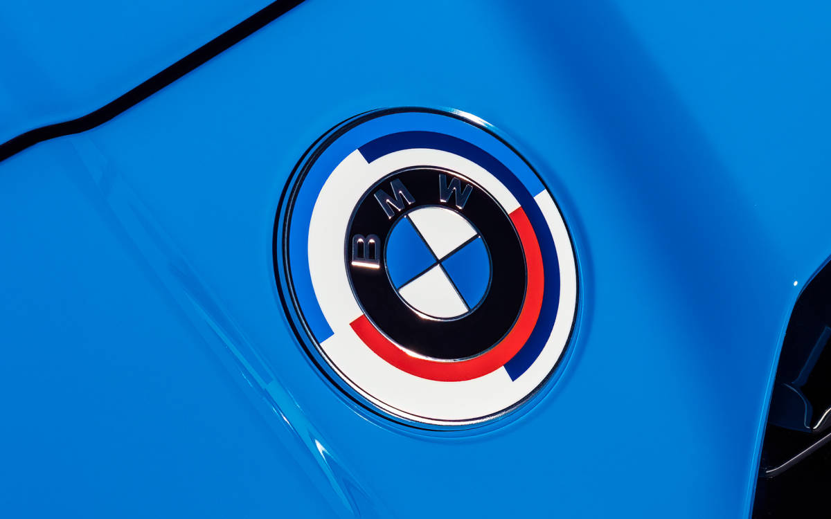 BMW 50周年 M Classic ボンネット・トランク　エンブレム　82mm 74mm 45mm 3枚セット_画像4