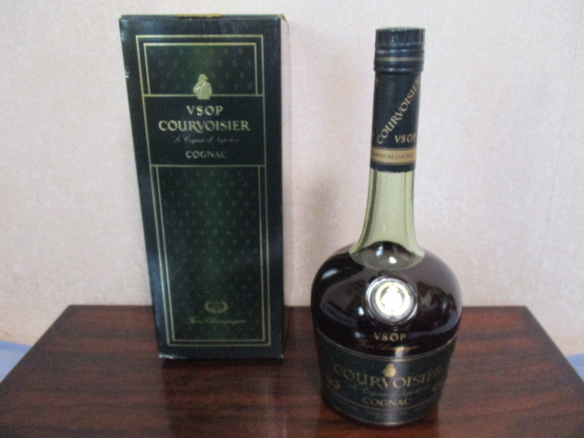 未開封◆クルボアジェ◆古酒　COURVOISIER/COGNAC/ VSOP/ 700ｍｌ/アルコール40%/ フランス　ナポレオンブランデー 共箱　_画像1