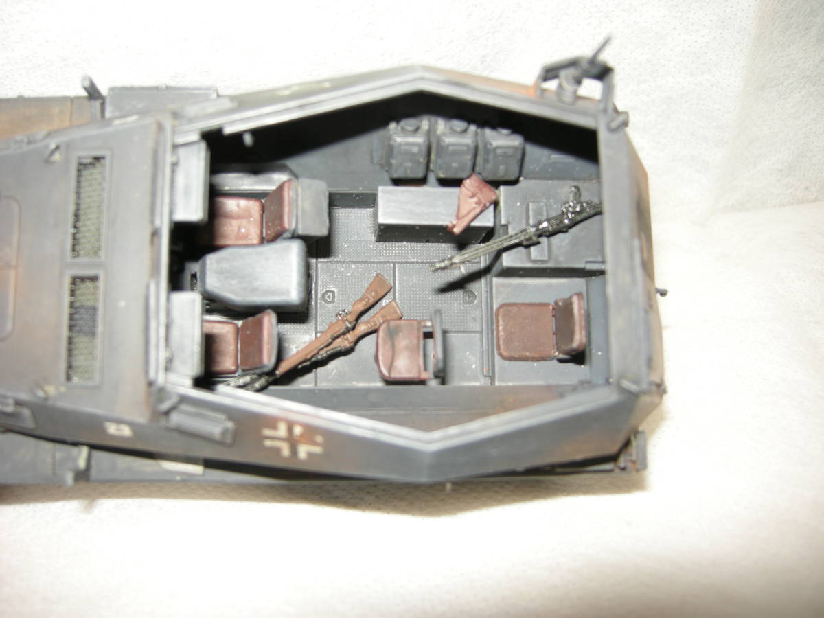 【プラモデル 完成品 1/35　WWⅡ　ドイツ軍　ハーフトラック　sdkfz253　軽装甲観測車】_画像9