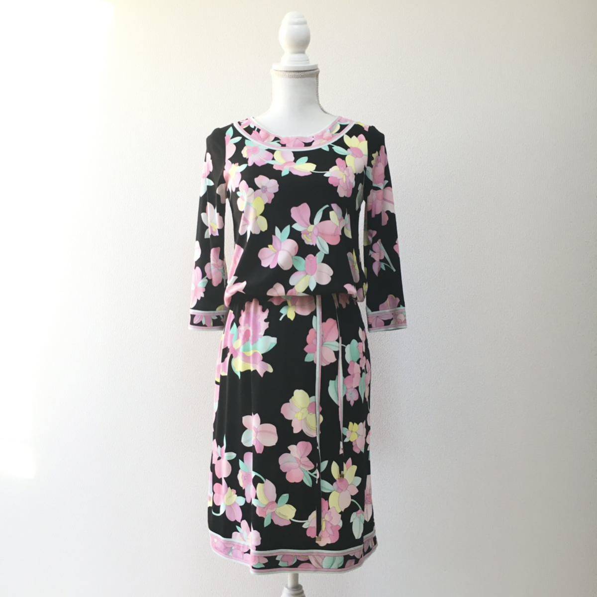 美品 LEONARD レオナール 近年 カンカン 花柄 ドレス ワンピース 美品 LEONARD レオナール 近年 カンカン 花柄 ドレス ワンピース