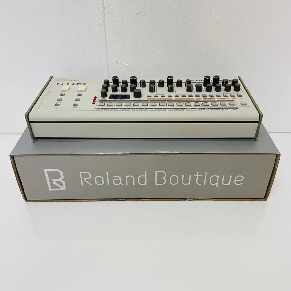 動作品　美品　リズムコンポーザー TR-09 ローランド Roland Rhythm Composer Roland Boutique リズムマシン　i16185 100サイズ発送 _画像3