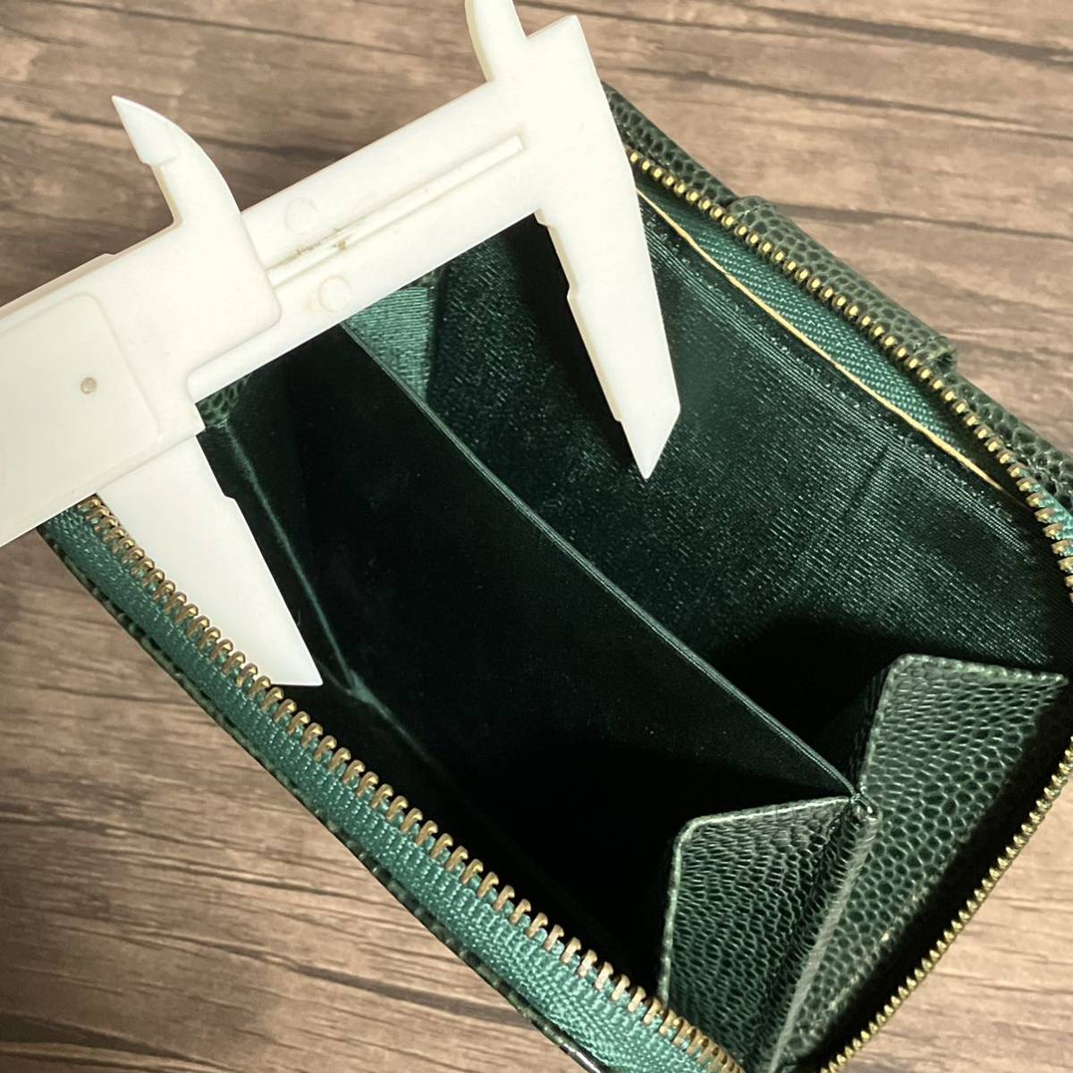 m】美品 SONIA RYKIEL ソニアリキエル 2つ折り財布 牛革 緑 m】美品 SONIA RYKIEL ソニアリキエル 2つ折り財布 牛革 緑