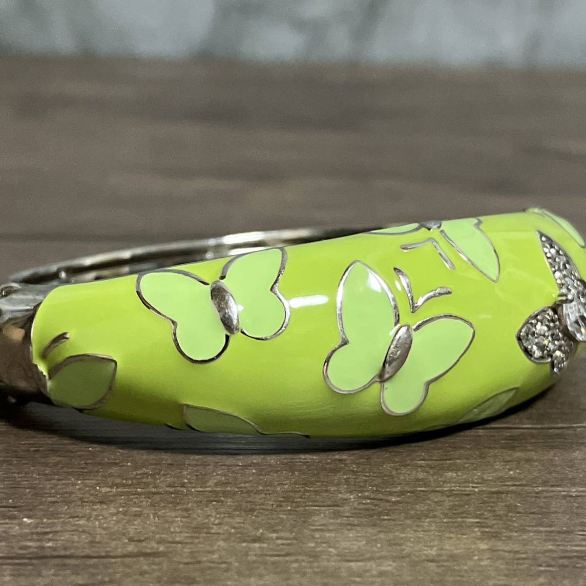 m】美品 silver925 シルバー 黄緑 グリーン系 蝶々 ストーン