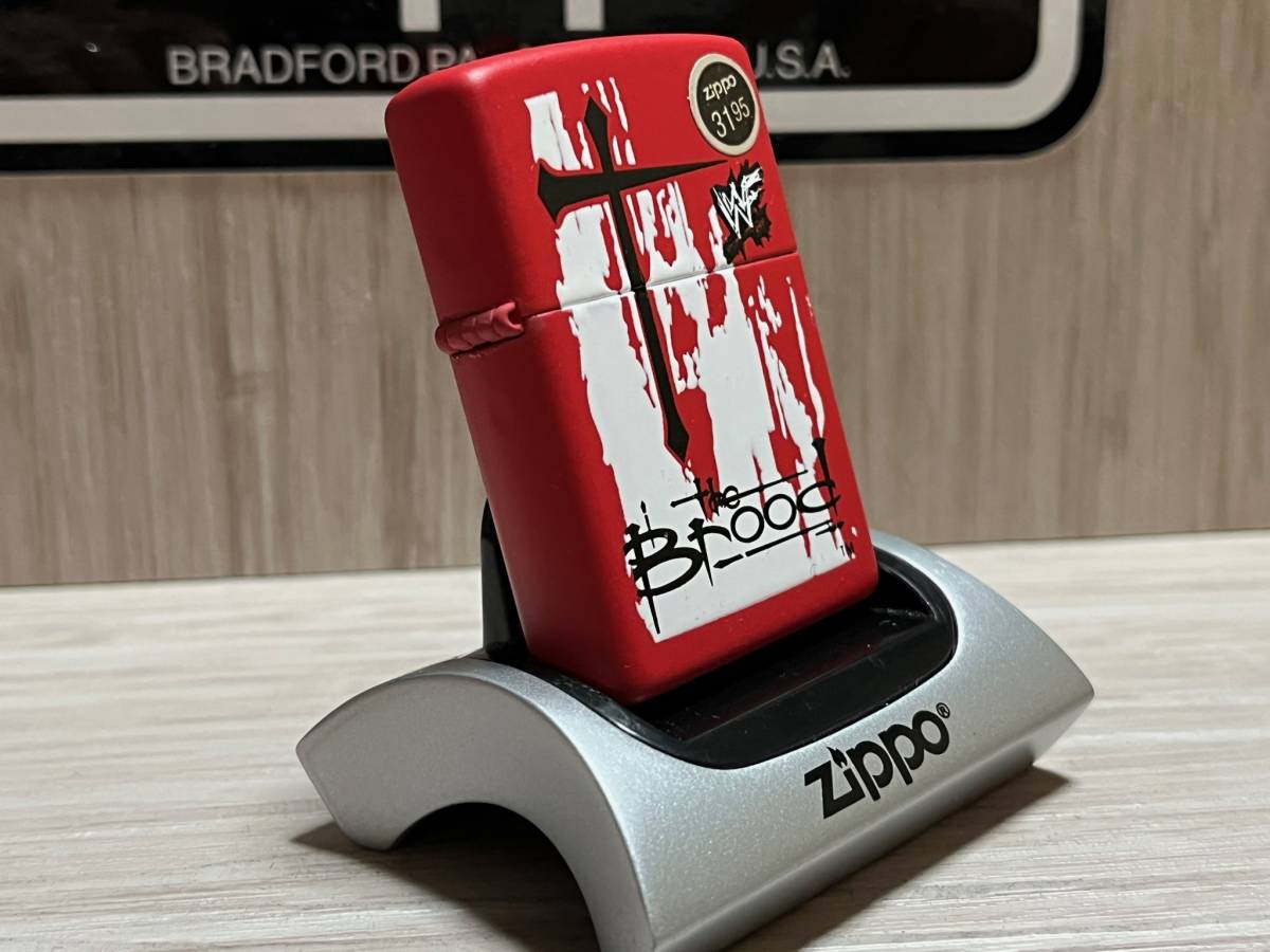 大量出品中!!【希少】新品未使用/日本未発売 1995年製 Zippo 'WWE The Btood' 90's アメリカ プロレス 赤 ジッポー 喫煙具 ライター_画像4