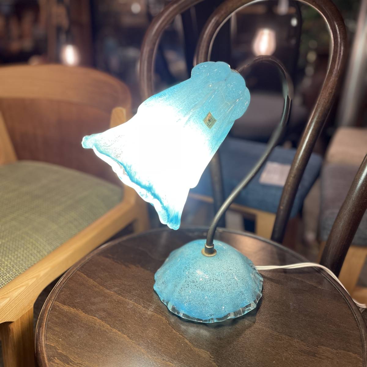 [ free shipping ] Iwata glass table lamp desk lamp glass shade lighting Showa Retro light blue *E101T391