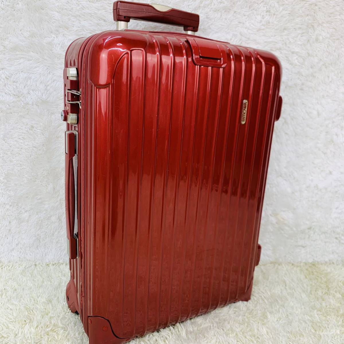 希少 RIMOWA リモワ サルサ レッド 2輪 機内持ち込み可能 縦開き SALSA 希少 RIMOWA リモワ サルサ レッド 2輪 機内持ち込み可能 縦開き SALSA