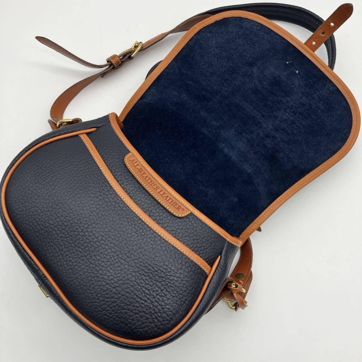 【美品】ドゥーニーアンドバーク Dooney & Bourke ショルダー バッグ ポシェット ブラック ブラウン レザー ベルト 斜め掛け 肩掛け アヒル_画像8