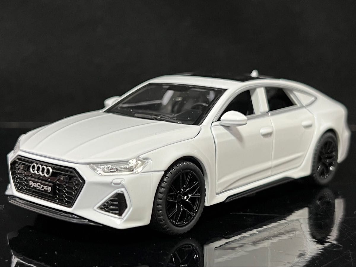 Audi RS 7 Sportback 1/32 ミニカー ホワイト H160