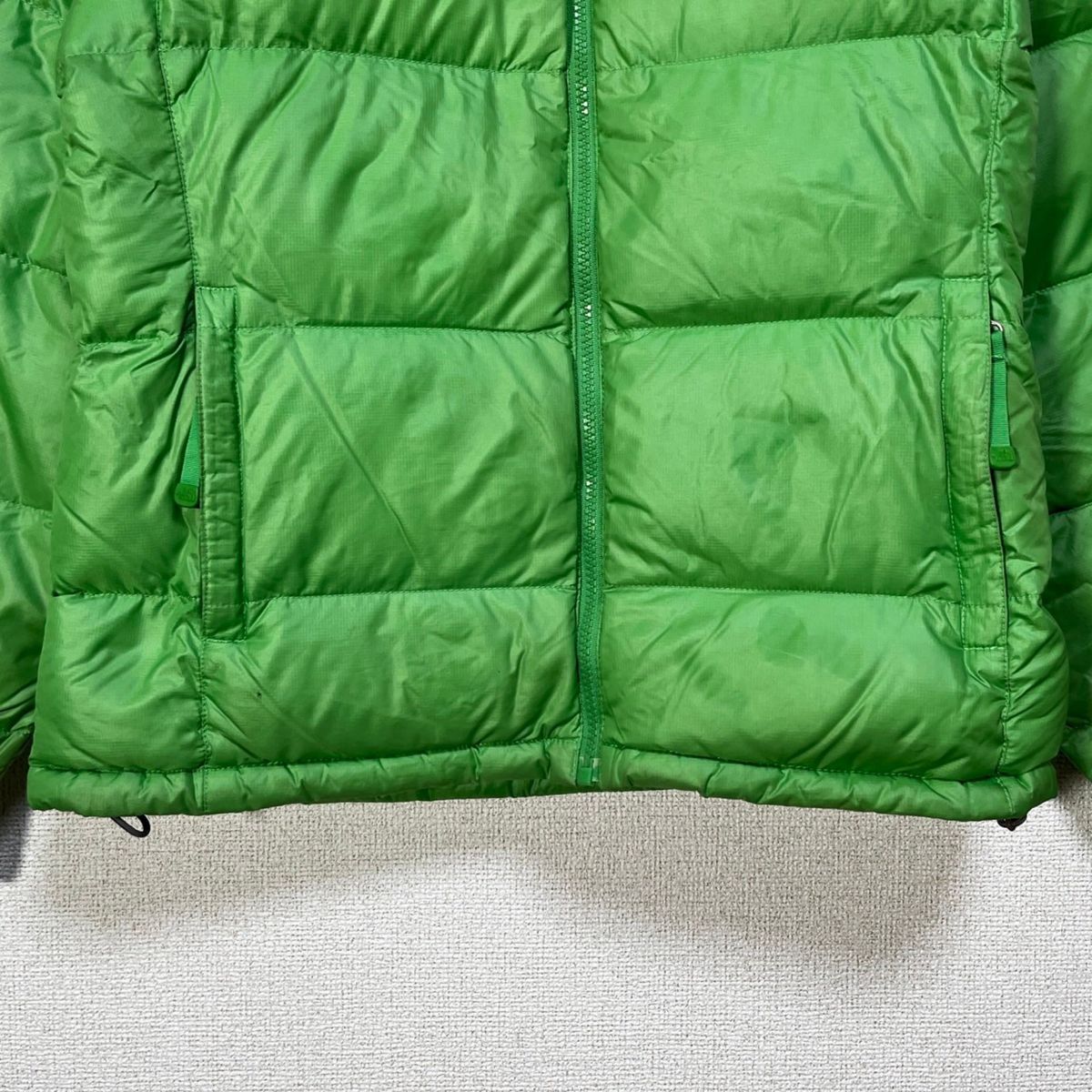 ノースフェイス　ダウンジャケット　ヌプシ　緑グリーン　グース　古着　刺繍ワンポイントロゴ 700 バイカラー　KE