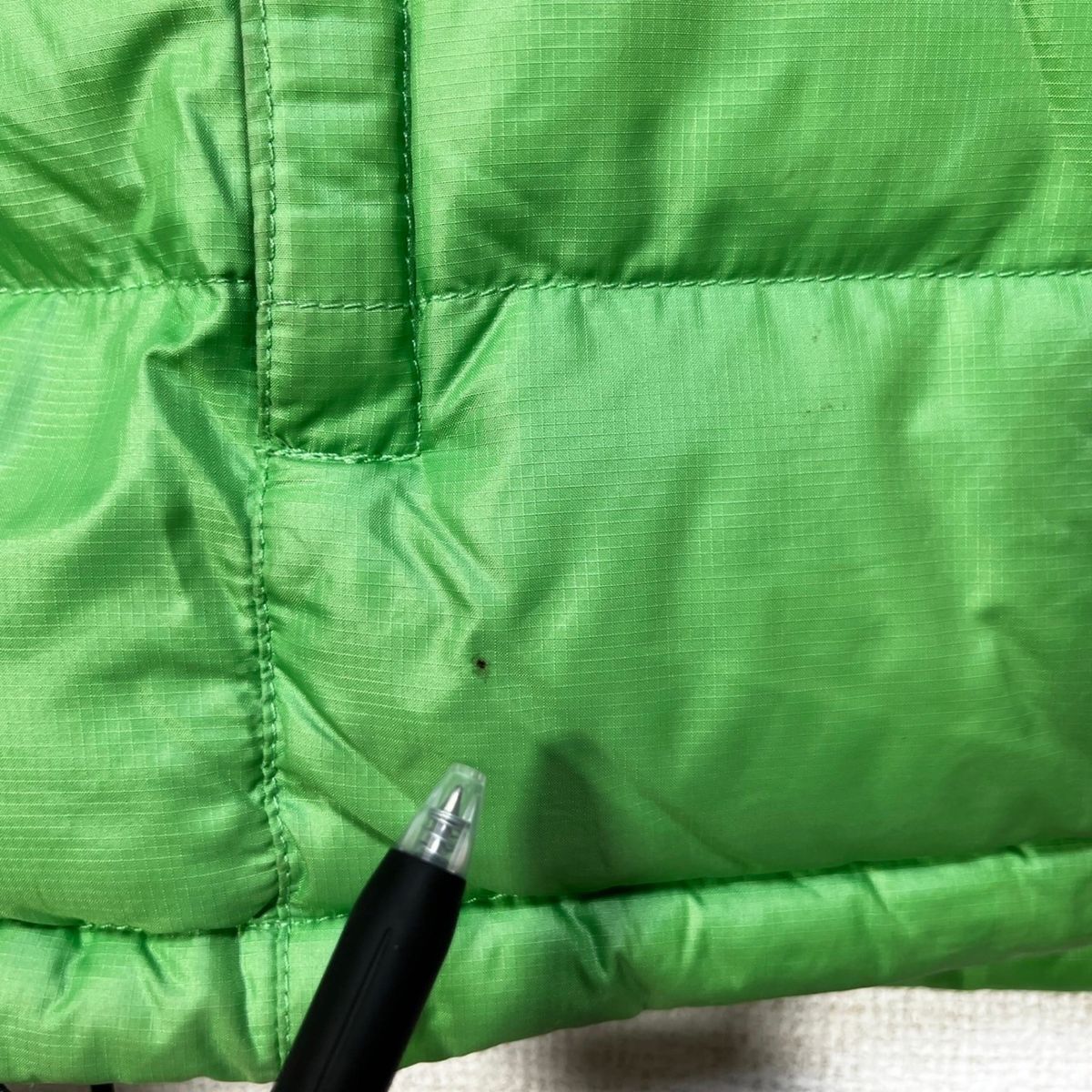 ノースフェイス　ダウンジャケット　ヌプシ　緑グリーン　グース　古着　刺繍ワンポイントロゴ 700 バイカラー　KE