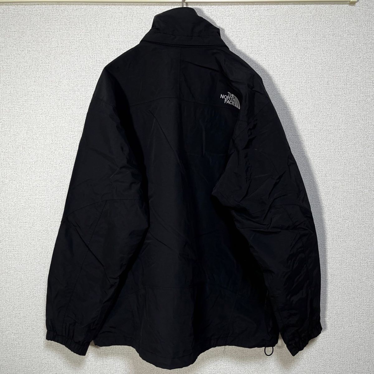 ノースフェイス マウンテンパーカー ジャケット ブラック黒　刺繍ワンポイントロゴ 袖ロゴ　ハイベント　HYVENT KM