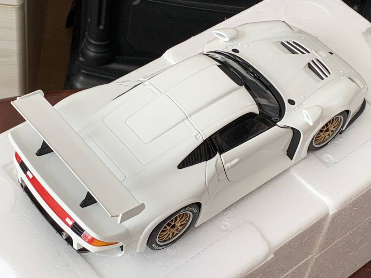 UT models 1/18 PORSCHE 911 (993) GT1 ストリートバージョン ポルシェ911 (993) GT1 STREET 1996 (White) USED 打倒マクラーレン F1 _画像10