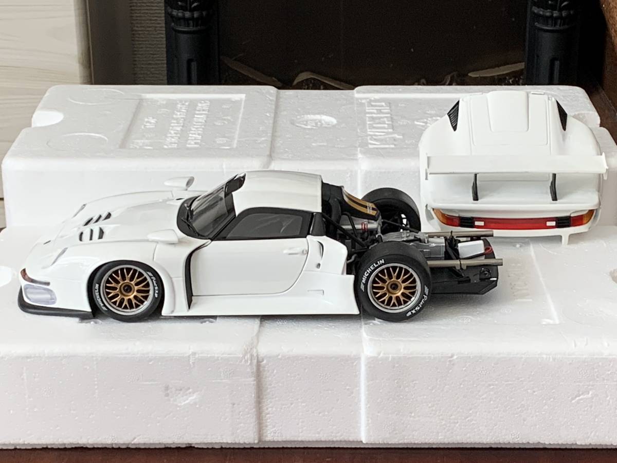 UT models 1/18 PORSCHE 911 (993) GT1 ストリートバージョン ポルシェ911 (993) GT1 STREET 1996 (White) USED 打倒マクラーレン F1 _画像5